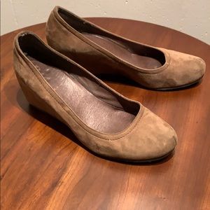 Sand elegant suede wedge made in Italy